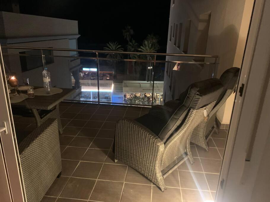 Cunit, Front Line With Sea View Apartment Exterior foto